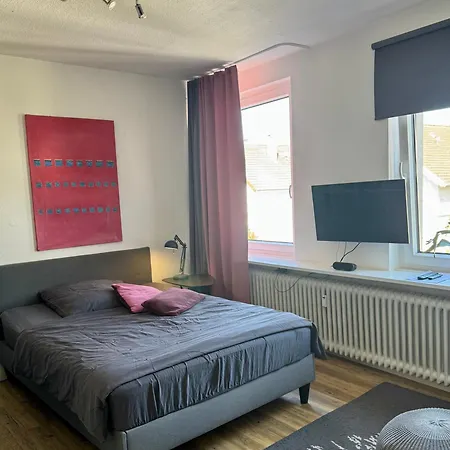 Cozy, Centrally Located דירה *