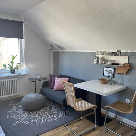 Cozy, Centrally Located דירה *